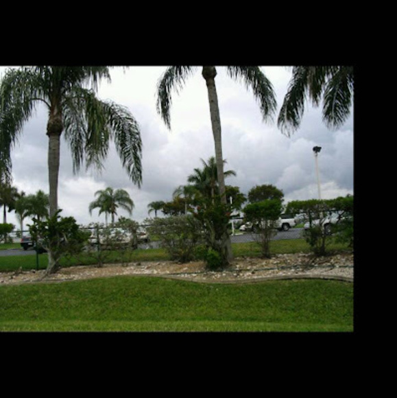 Meet your Posher, Caroline - Picture 1 of 1